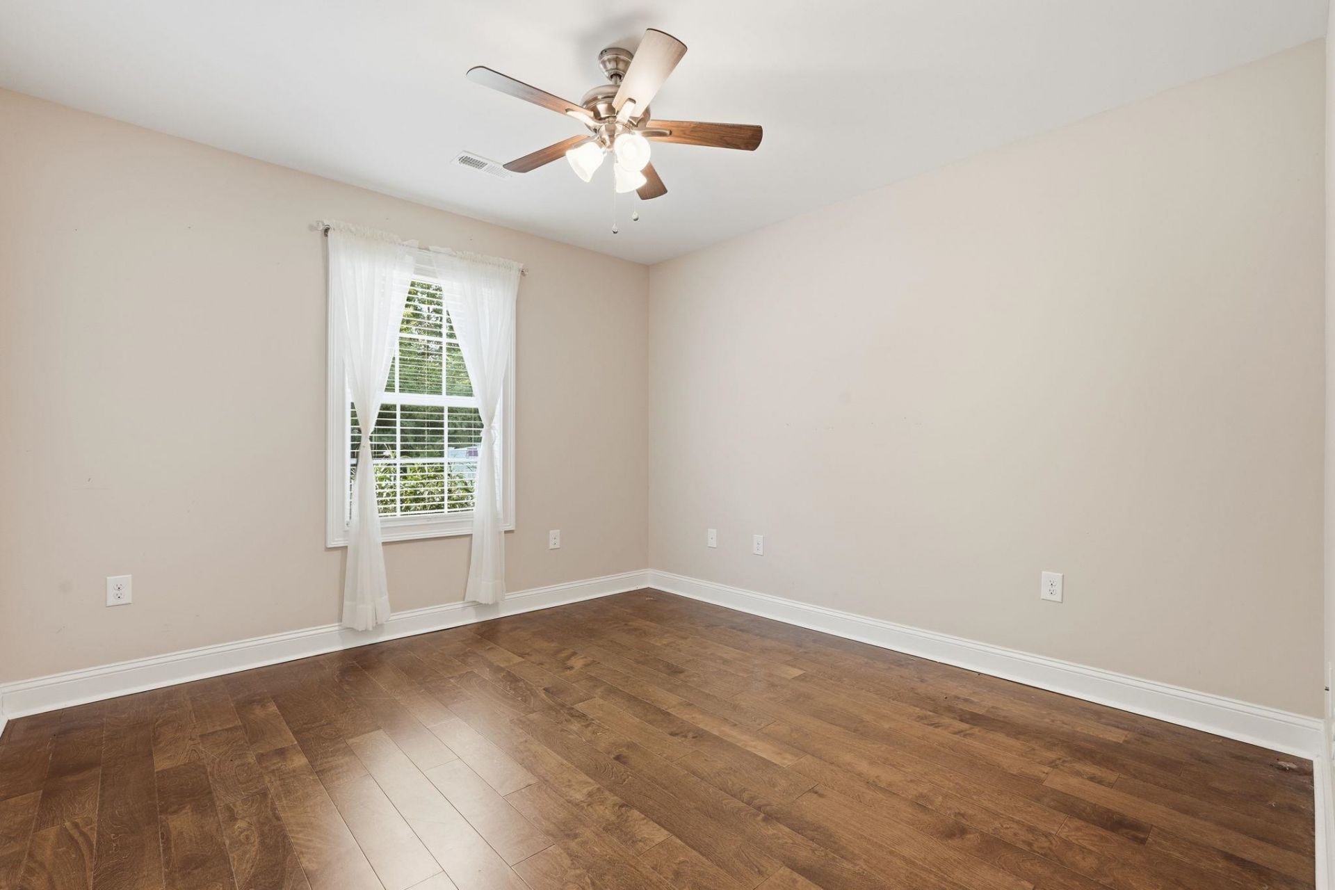 226 Blue Jacket Dr. Photo 23