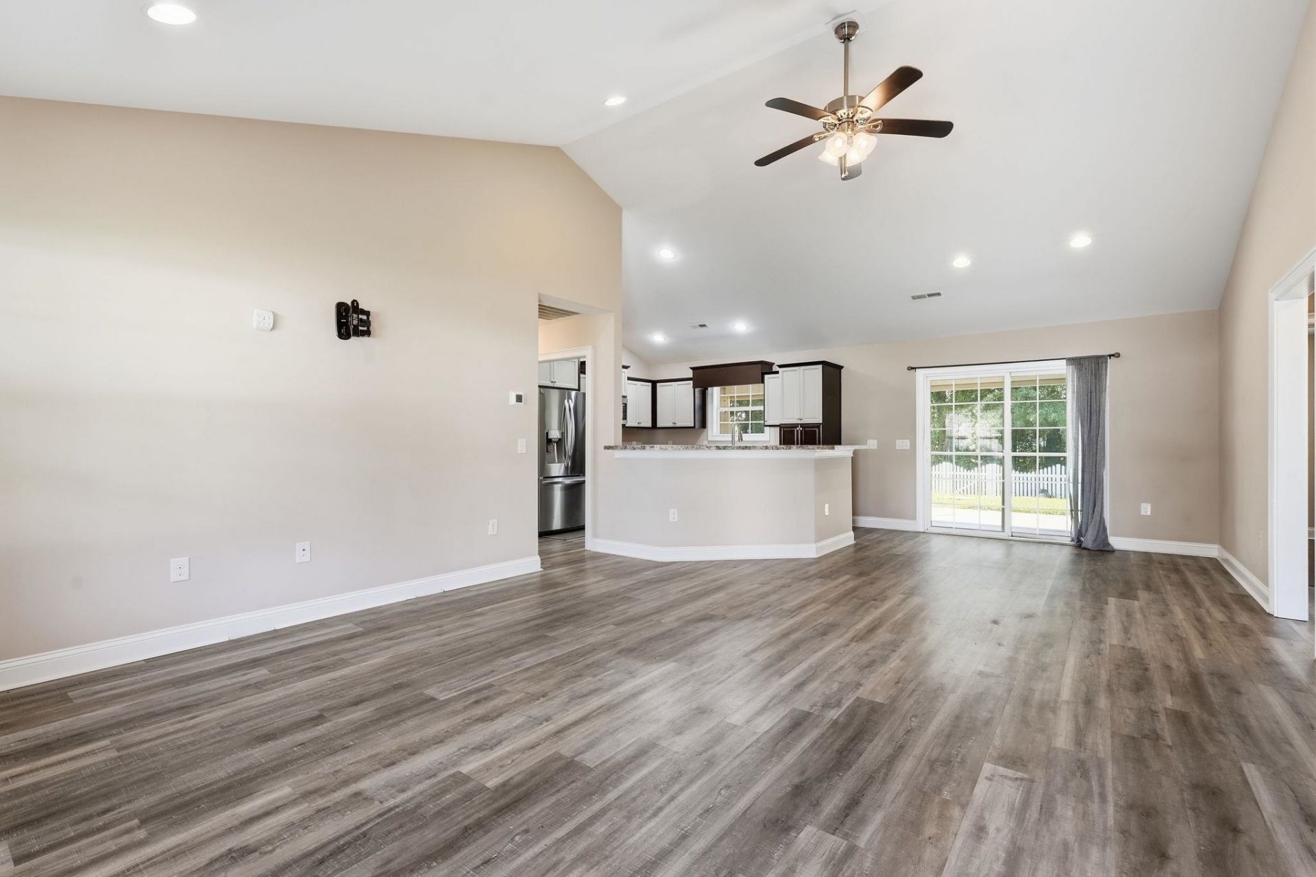 226 Blue Jacket Dr. Photo 5