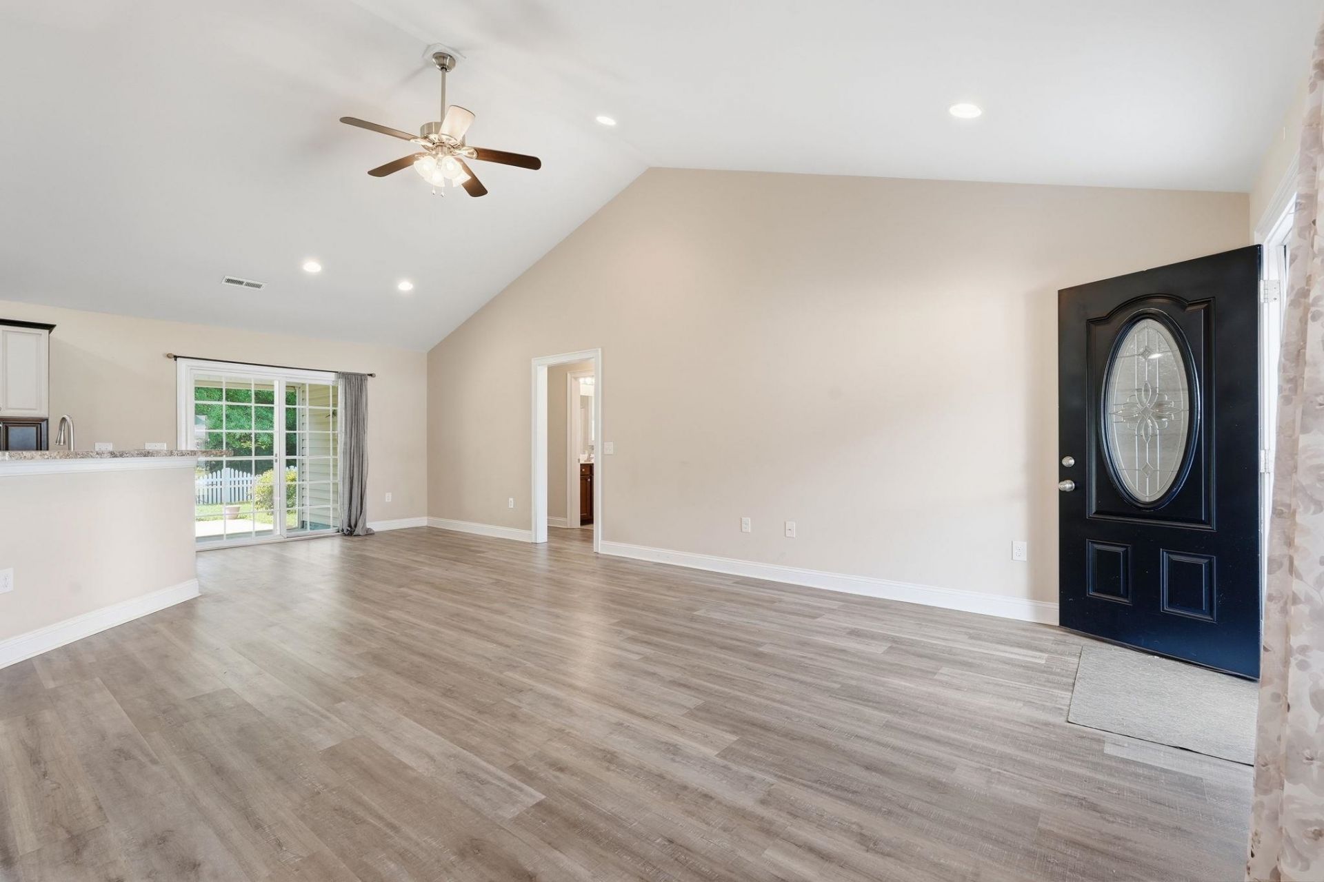 226 Blue Jacket Dr. Photo 6