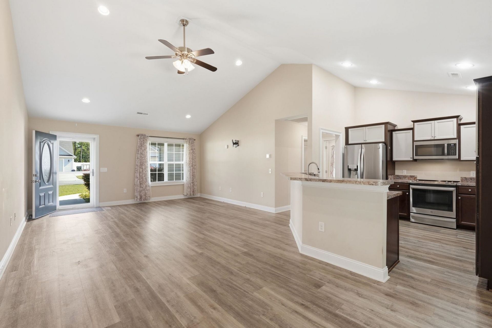 226 Blue Jacket Dr. Photo 8