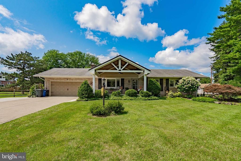 1212 MACUNGIE AVENUE , EMMAUS, PA 18049