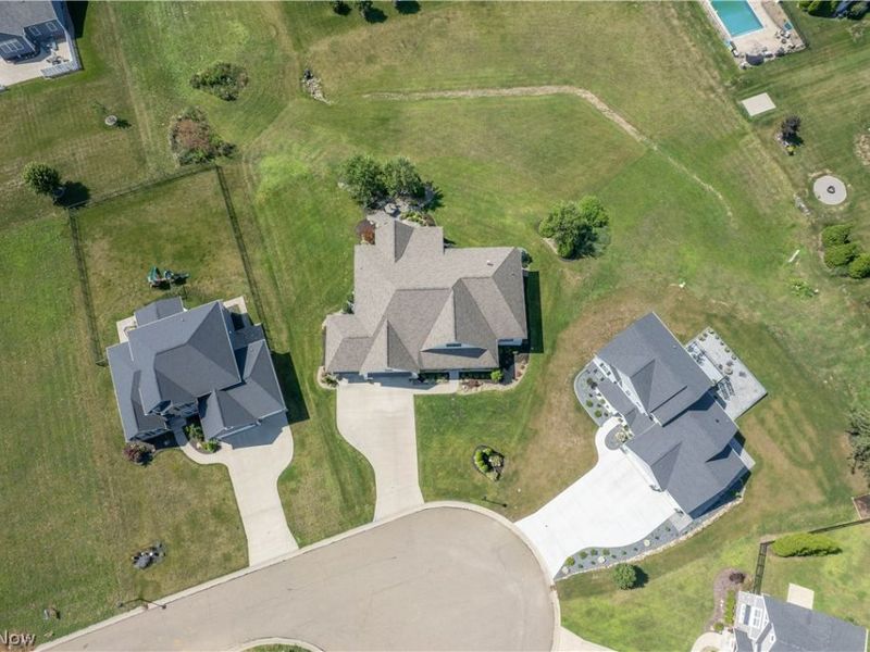 5740 Shadow Ridge Circle NW, North Canton, OH 44720 Photo 3