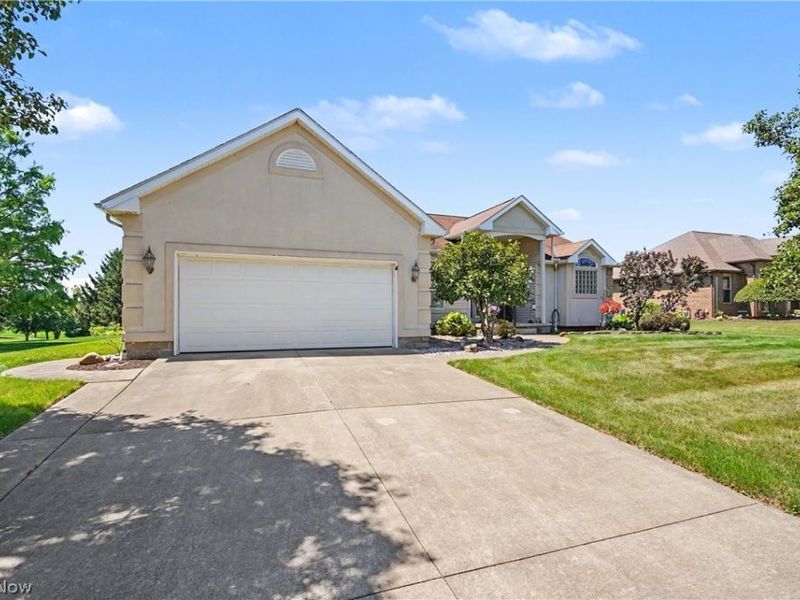11547 Grand Valley Drive NW, Uniontown, OH 44685 Photo 2