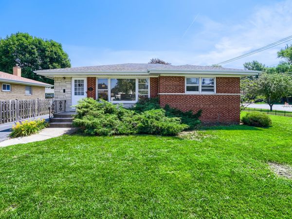 603 N Wilshire Lane , Arlington Heights, IL 60004