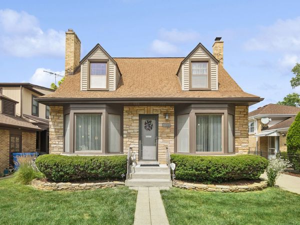 6631 N Caldwell Avenue , Chicago, IL 60646