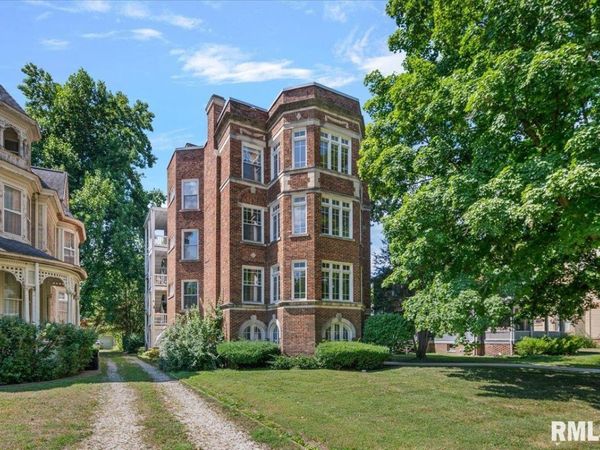 857 W STATE Street, Unit 4, Jacksonville, IL 62650