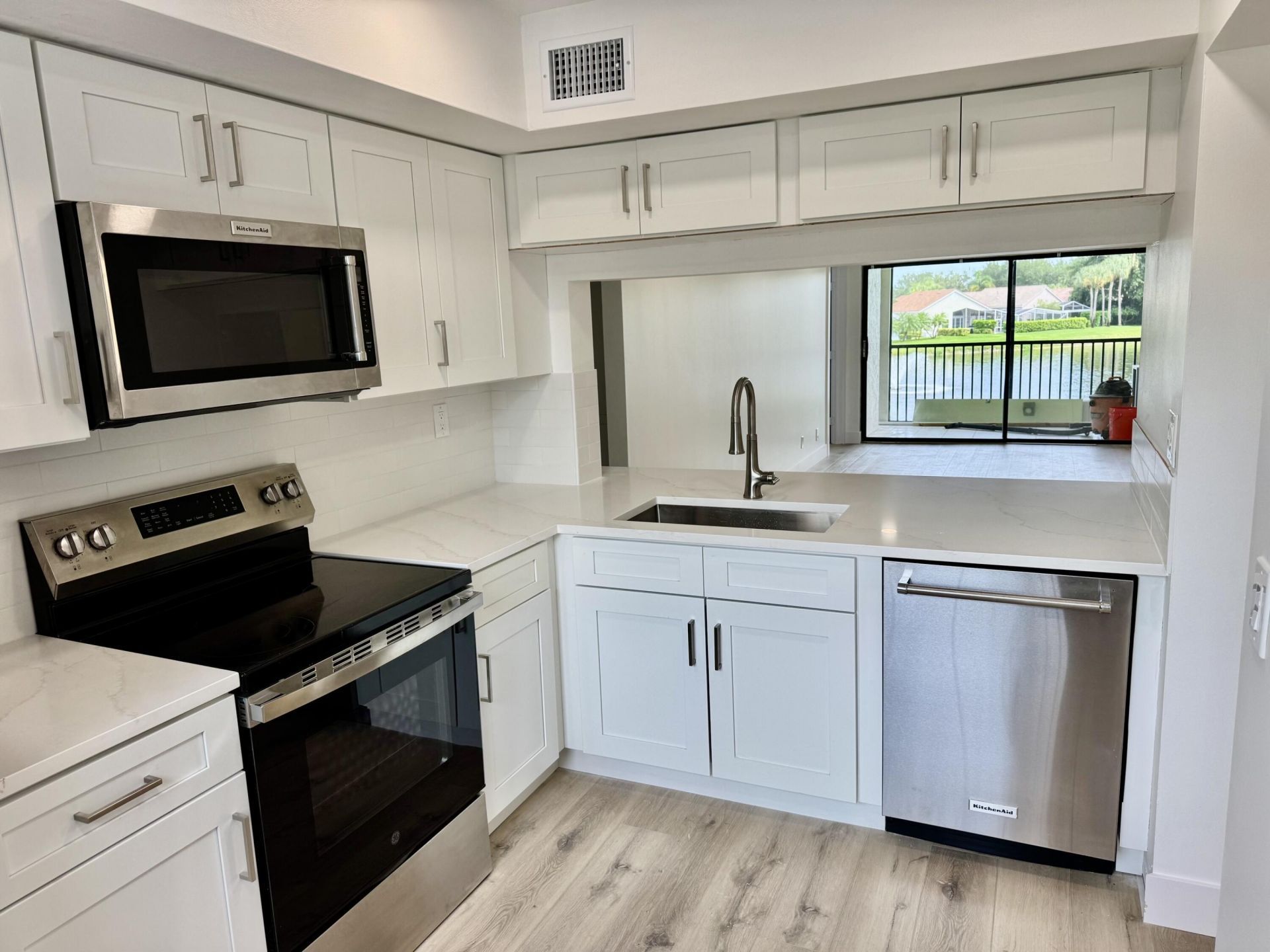 6962 Briarlake Circle, Unit 203, Palm Beach Gardens, FL 33418 Photo