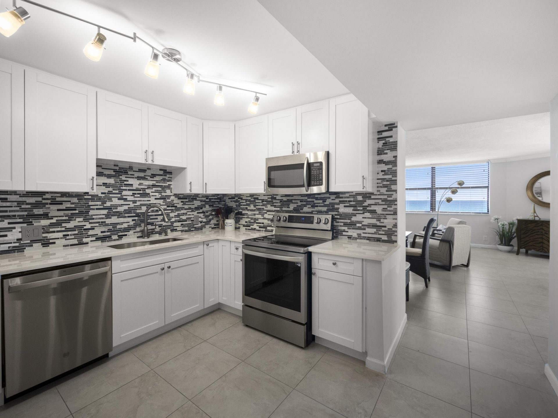 5420 N Ocean Drive, Unit 502, Riviera Beach, FL 33404 Photo