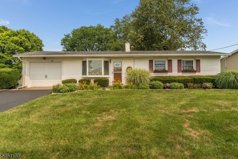 703 Rugby Rd, Lopatcong, NJ 08865 Main Photo