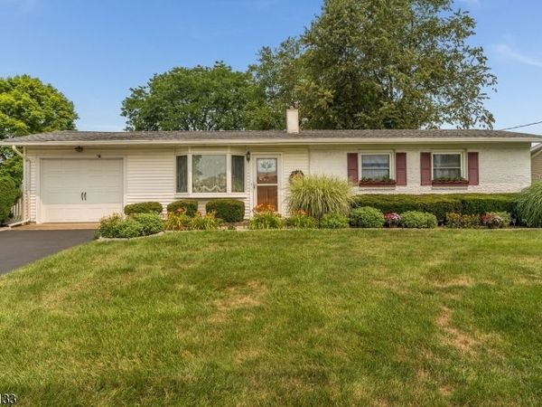 703 Rugby Rd, Lopatcong, NJ 08865