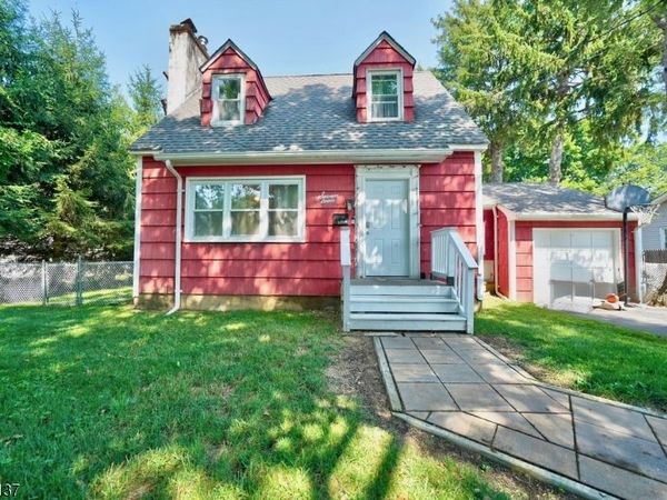 17 Orchard St, Pompton Lakes, NJ 07442
