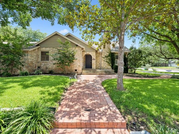 102 NACOGDOCHES RD, Alamo Heights, TX 78209