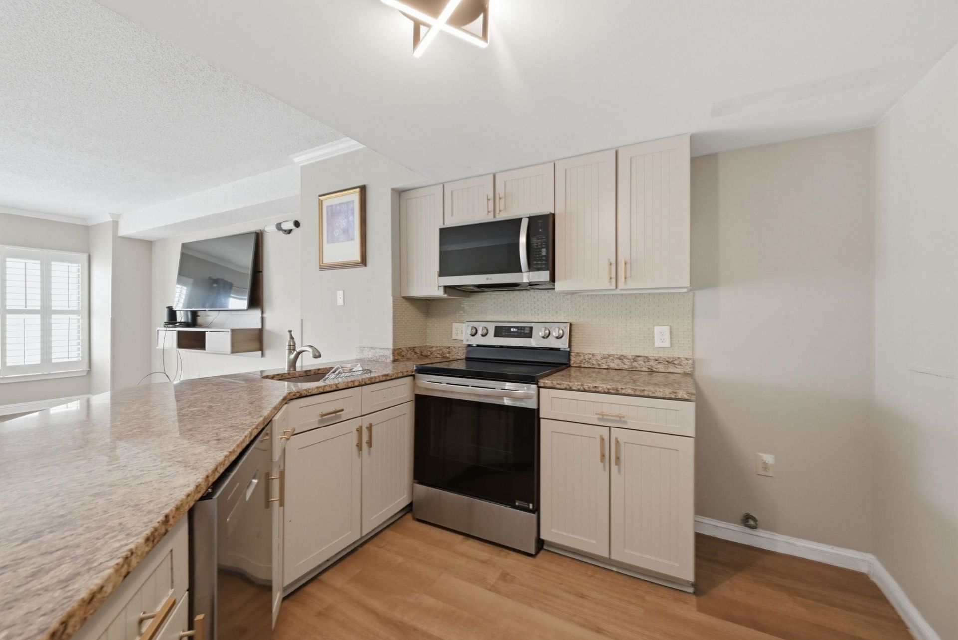 1605 S Ocean Blvd. Photo 6