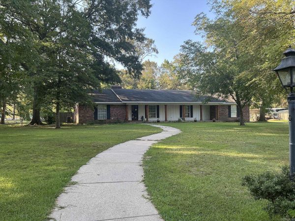 1005 Walnut, Crossett, AR 71635