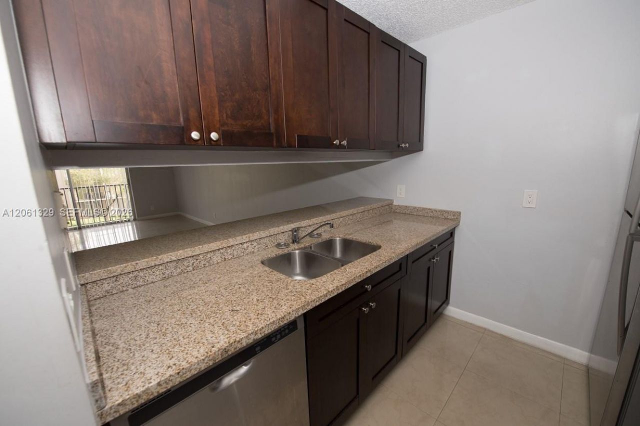 8550 N Sherman Cir, Unit 303, Miramar, FL 33025 Photo