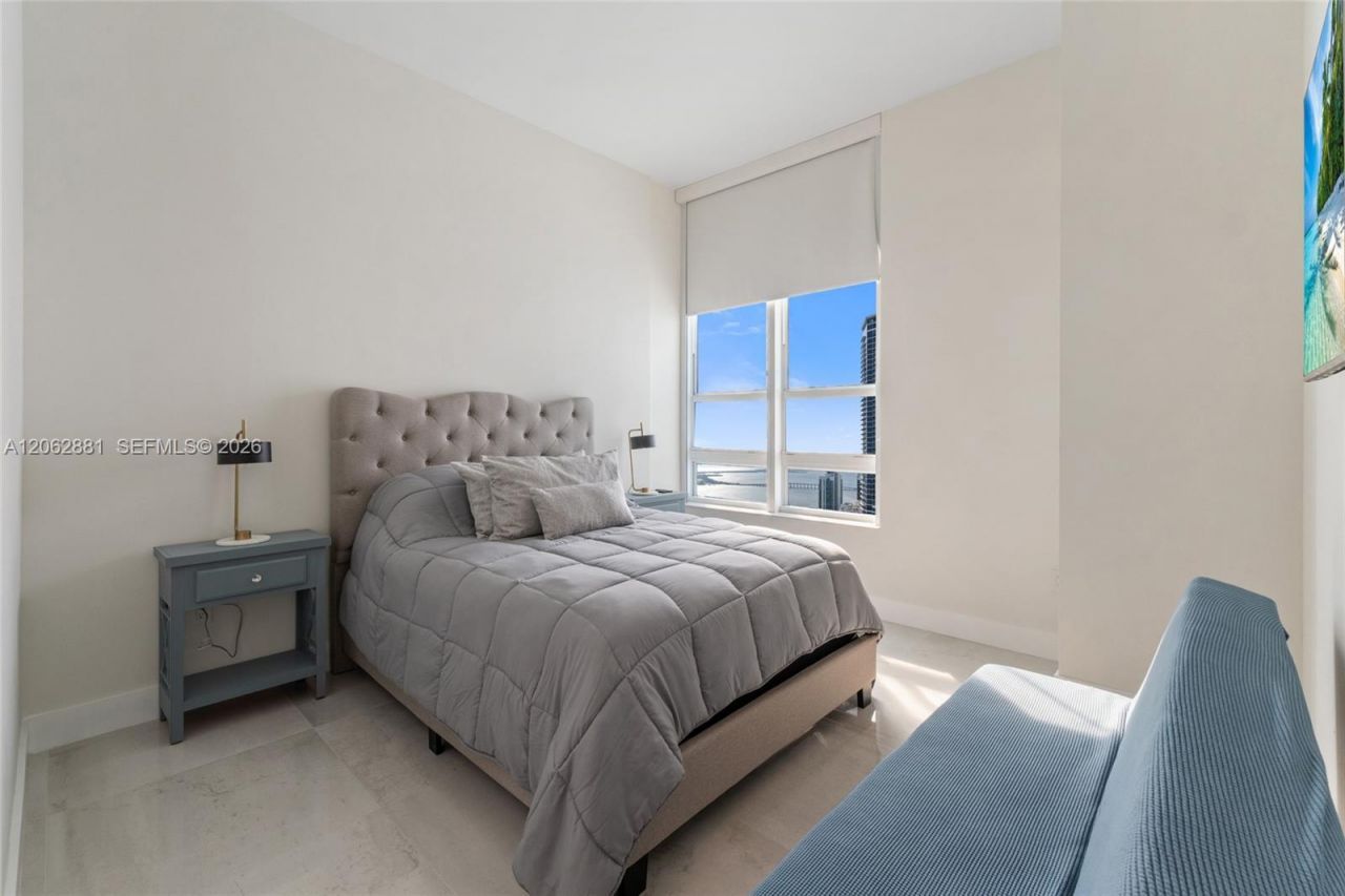 950 Brickell Bay Dr, Unit 5507, Miami, FL 33131 Photo