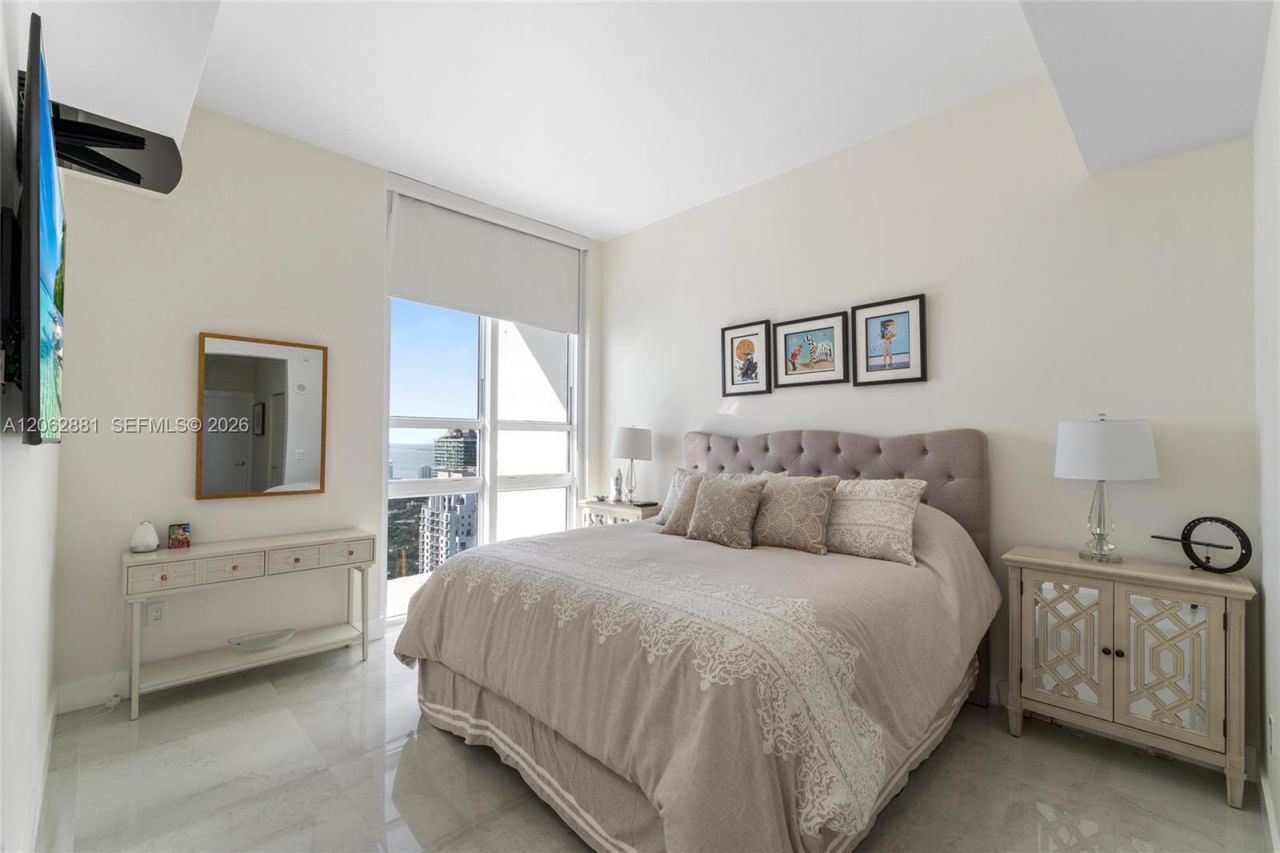 950 Brickell Bay Dr, Unit 5507, Miami, FL 33131 Photo