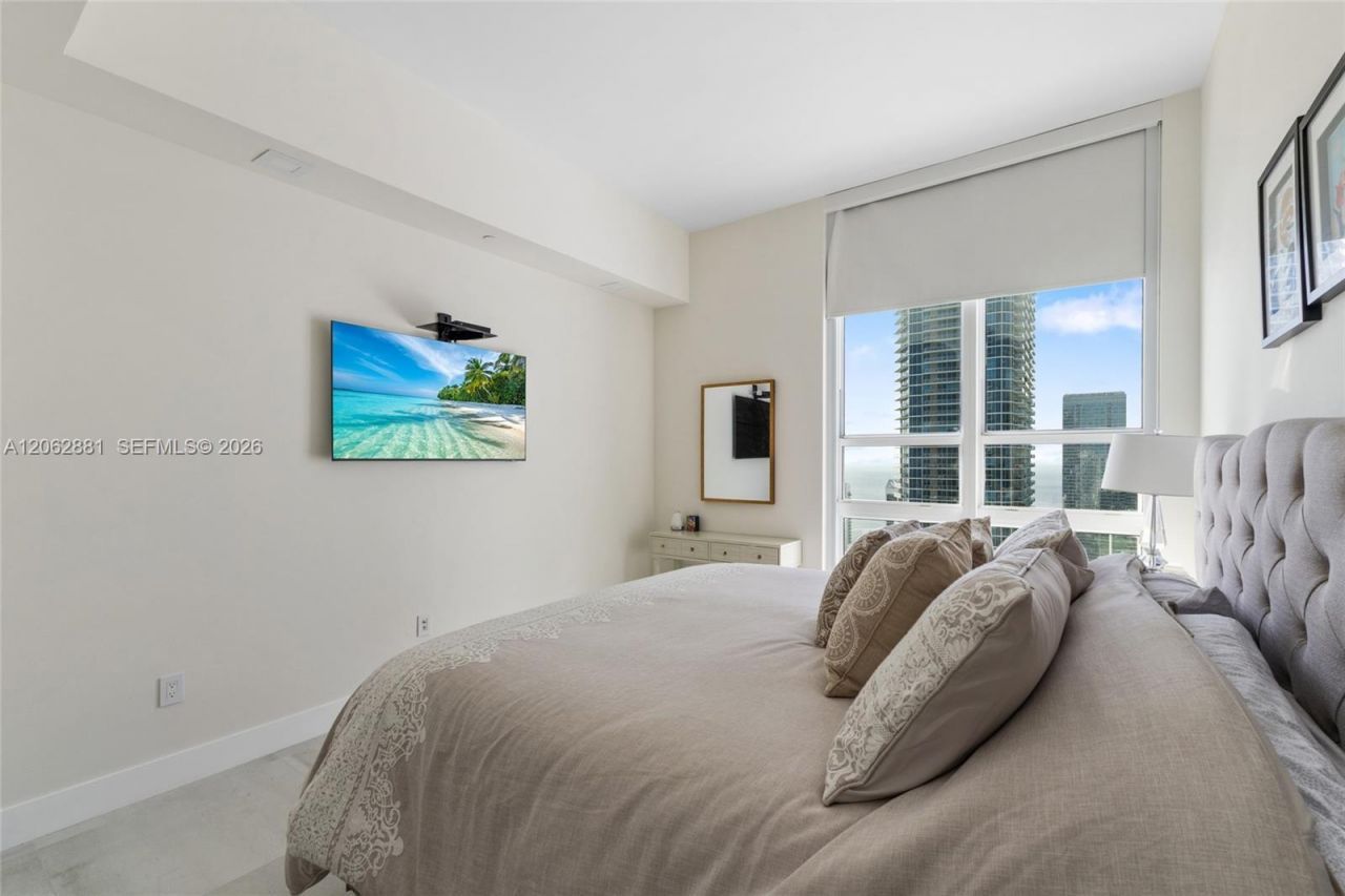 950 Brickell Bay Dr, Unit 5507, Miami, FL 33131 Photo