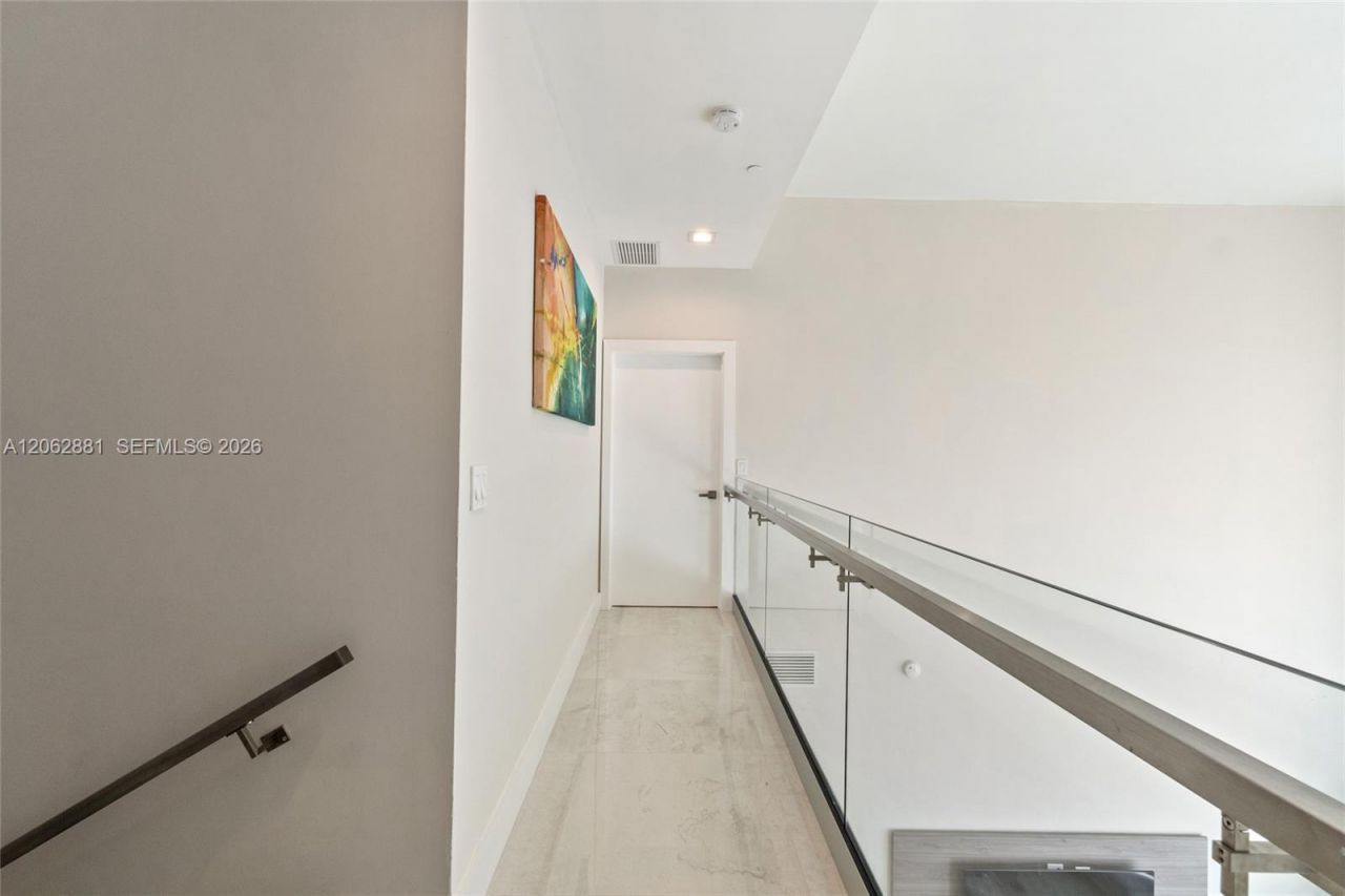 950 Brickell Bay Dr, Unit 5507, Miami, FL 33131 Photo