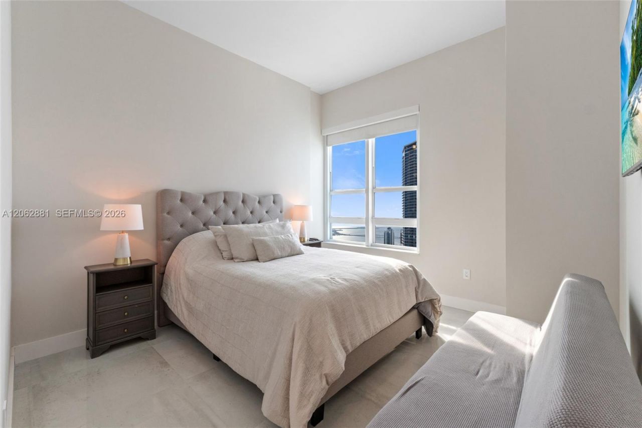 950 Brickell Bay Dr, Unit 5507, Miami, FL 33131 Photo