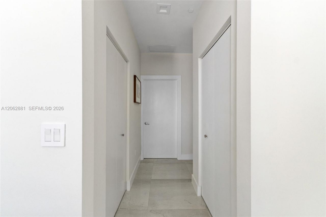 950 Brickell Bay Dr, Unit 5507, Miami, FL 33131 Photo