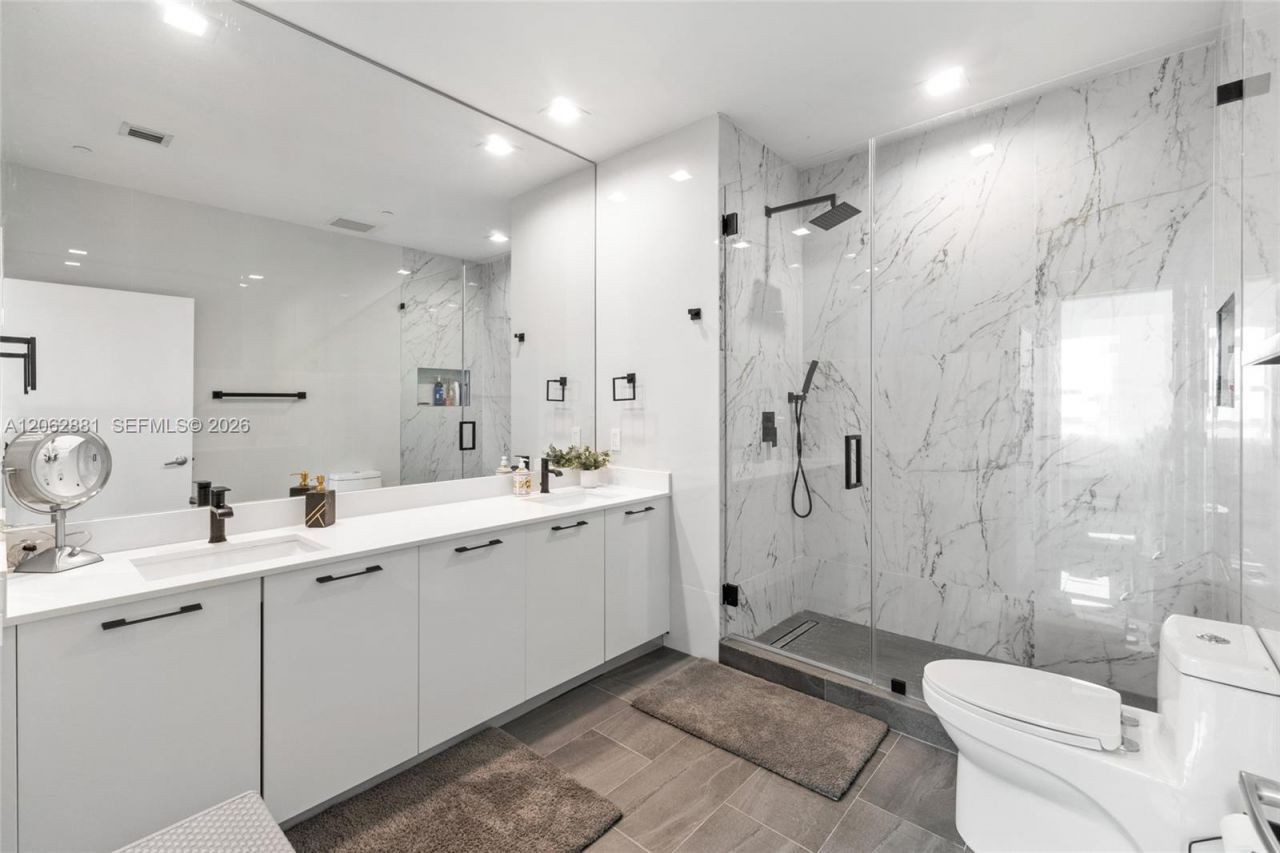 950 Brickell Bay Dr, Unit 5507, Miami, FL 33131 Photo