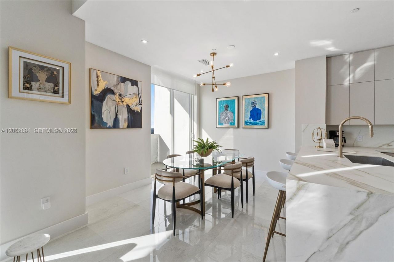 950 Brickell Bay Dr, Unit 5507, Miami, FL 33131 Photo