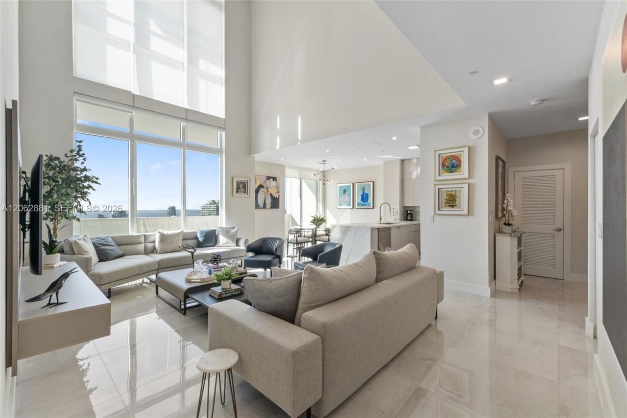 950 Brickell Bay Dr, Unit 5507, Miami, FL 33131 Photo