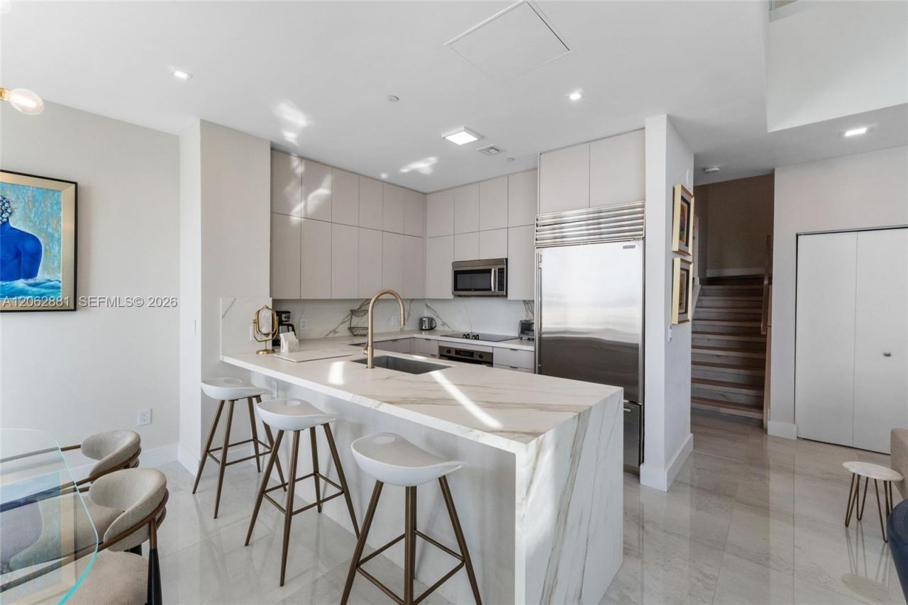 950 Brickell Bay Dr, Unit 5507, Miami, FL 33131 Photo