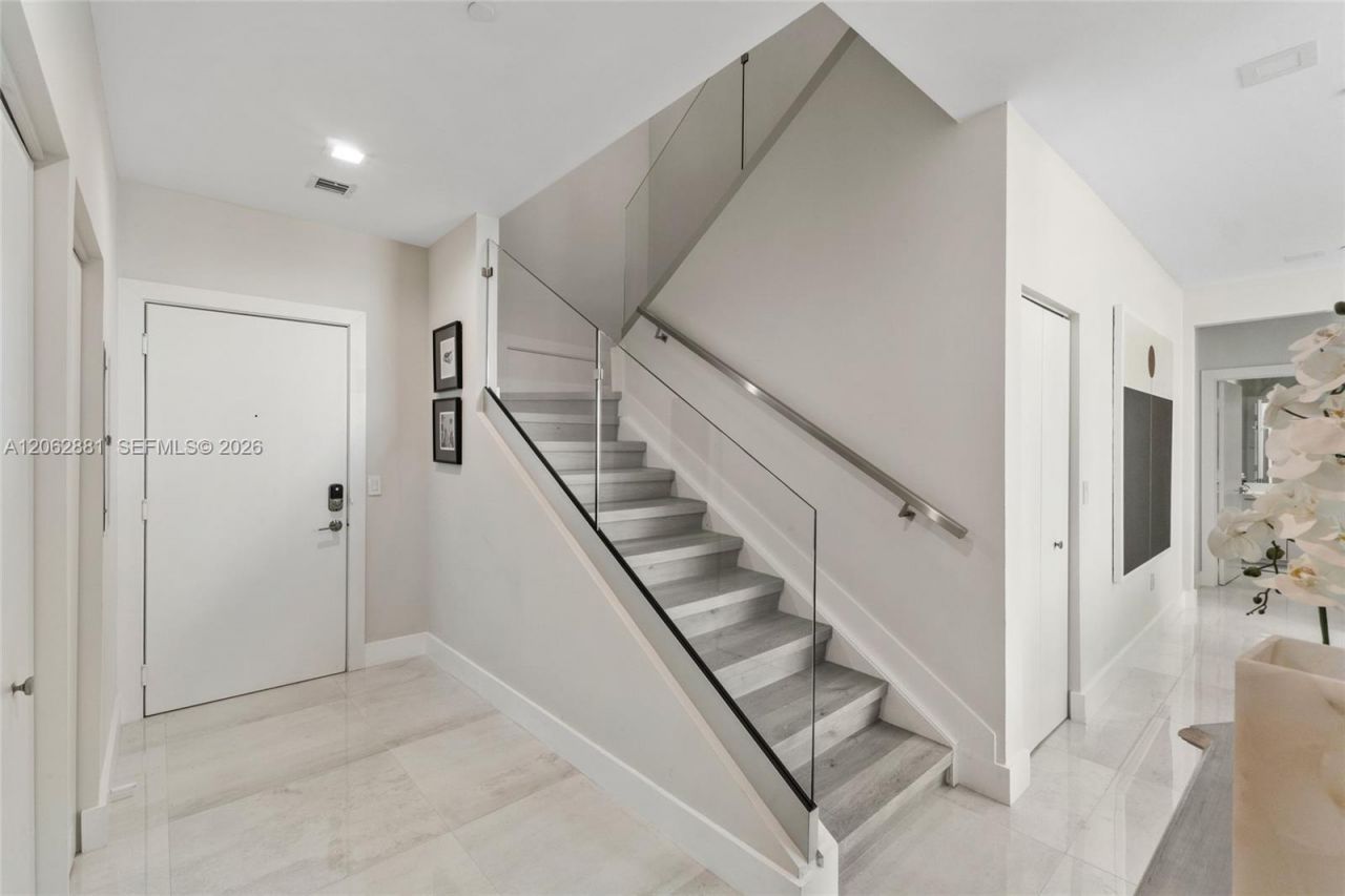 950 Brickell Bay Dr, Unit 5507, Miami, FL 33131 Photo
