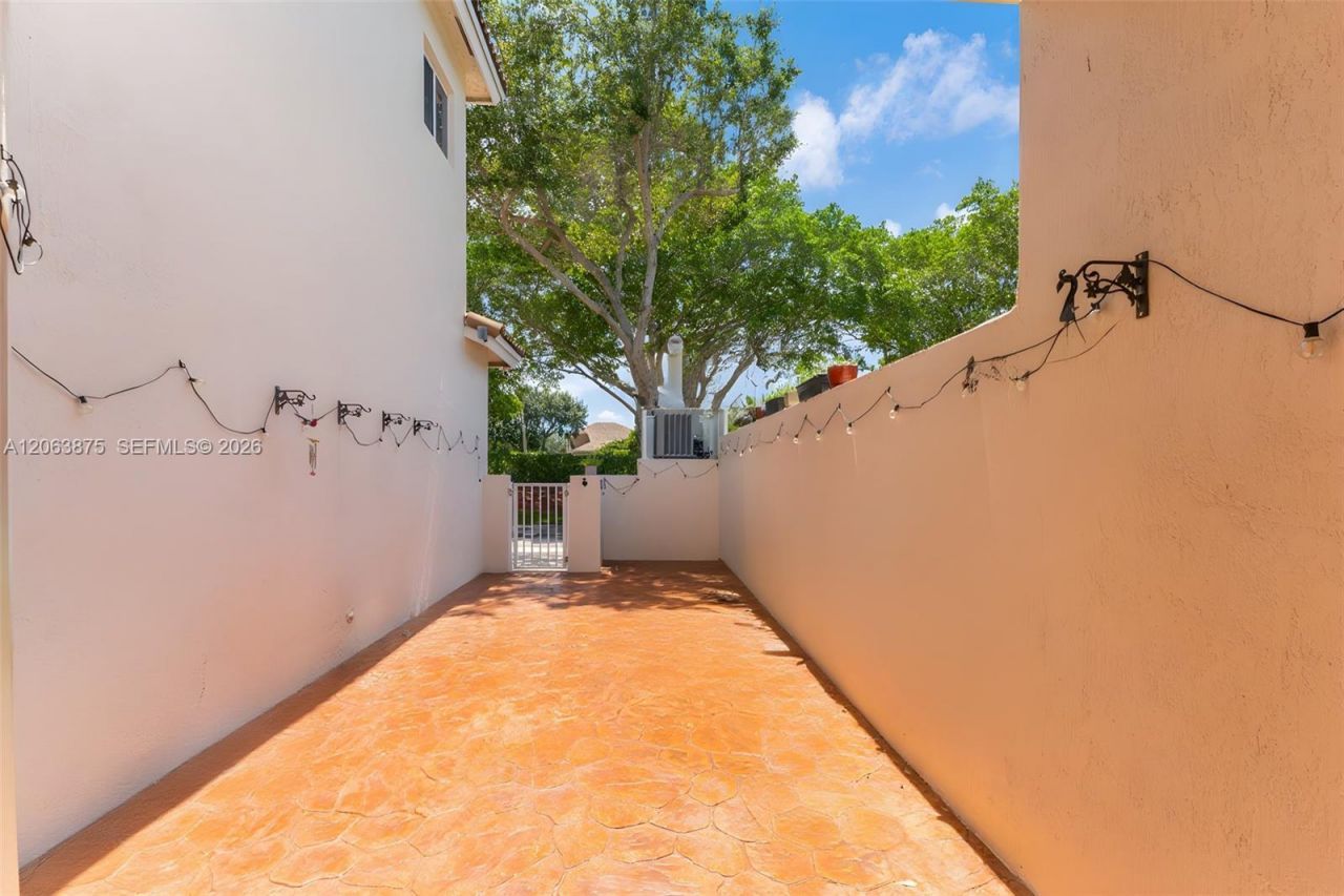 2390 SE 17th Ter, Homestead, FL 33035 Photo