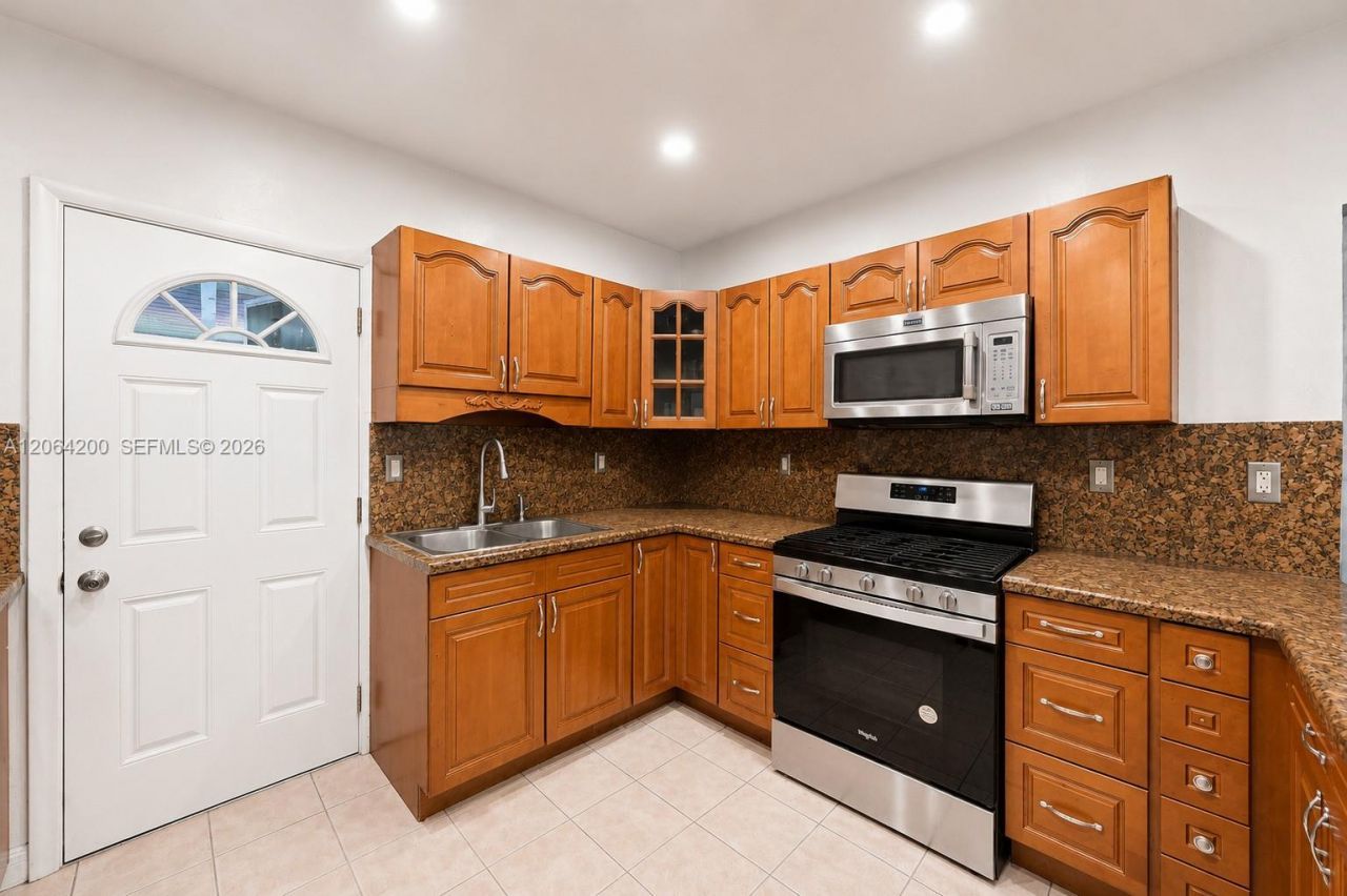 291 W 47th St, Hialeah, FL 33012 Photo