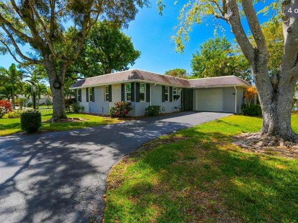 225 Georgetown , Naples, FL 34114