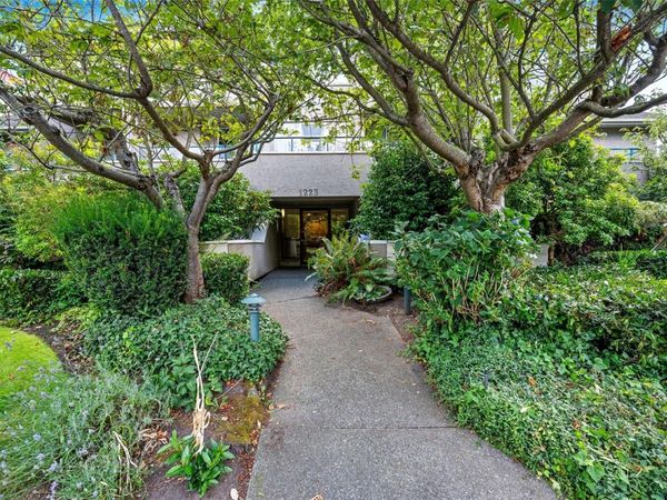 1223 Johnson St , Unit #102, Victoria, BC V8V 3N9