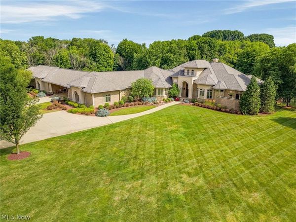 1521 Easthill Street SE, North Canton, OH 44720