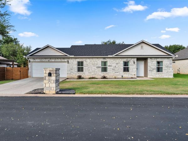 102 Fox CIR, Burnet, TX 78611