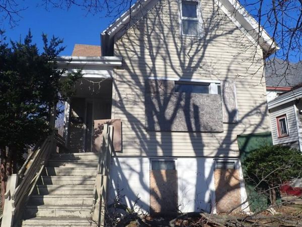 3521 N 8th STREET, Milwaukee, WI 53206