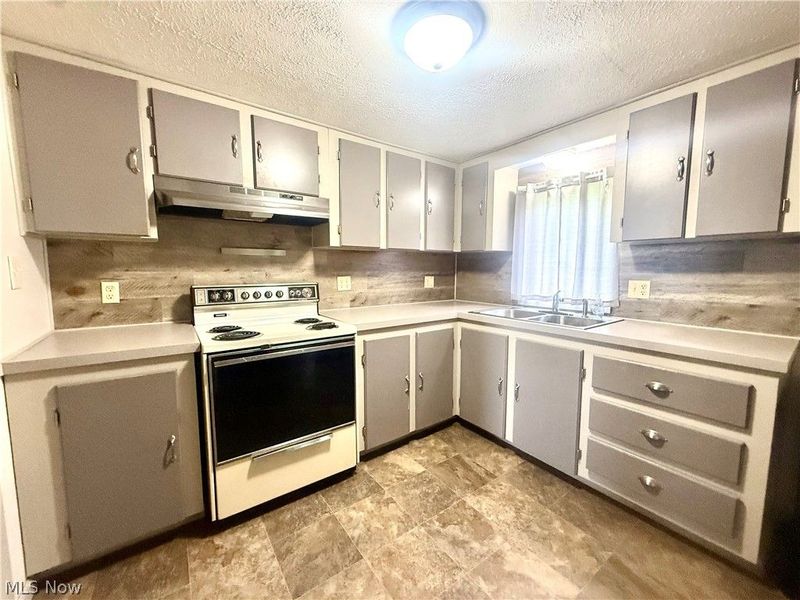 2419 Hewitt Gifford Road SW, Lordstown, OH 44481 Photo 7