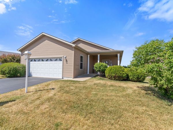 1532 Meadow View Lane , Grayslake, IL 60030