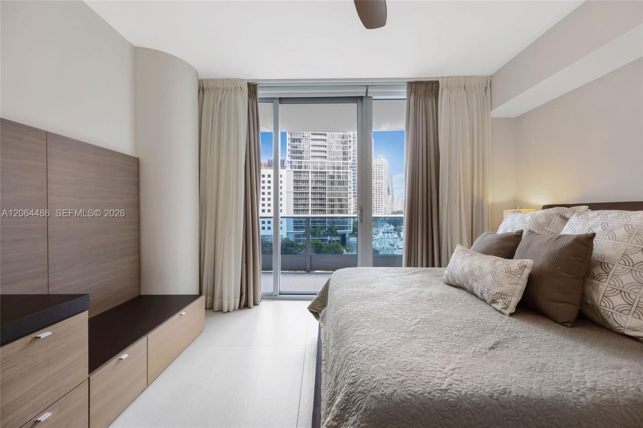 200 Biscayne Boulevard Way , Unit 504, Miami, FL 33131 Photo