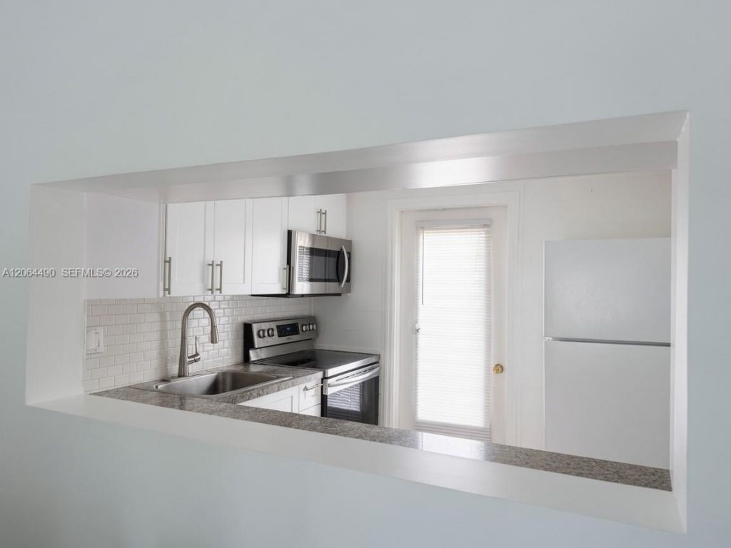 1201 Hillcrest Ct, Unit 205, Hollywood, FL 33021 Photo