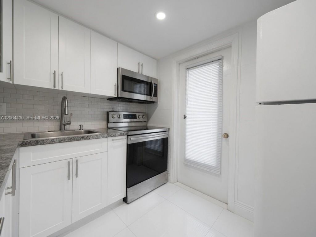 1201 Hillcrest Ct, Unit 205, Hollywood, FL 33021 Photo