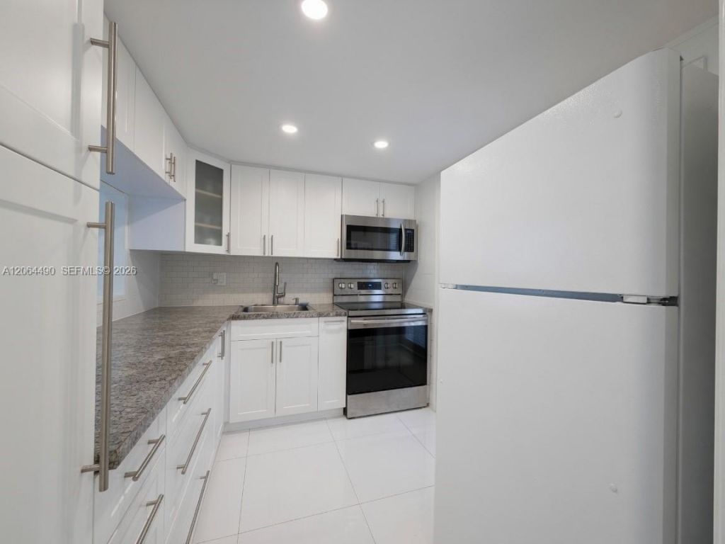 1201 Hillcrest Ct, Unit 205, Hollywood, FL 33021 Photo