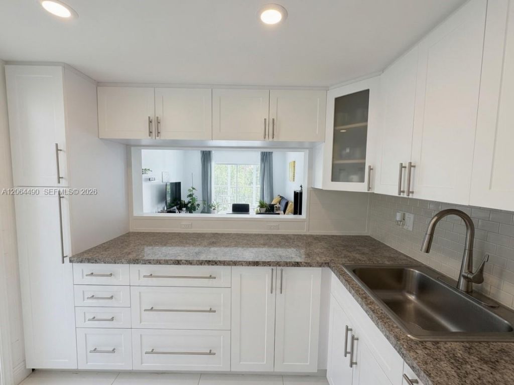 1201 Hillcrest Ct, Unit 205, Hollywood, FL 33021 Photo