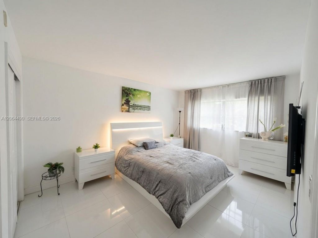 1201 Hillcrest Ct, Unit 205, Hollywood, FL 33021 Photo