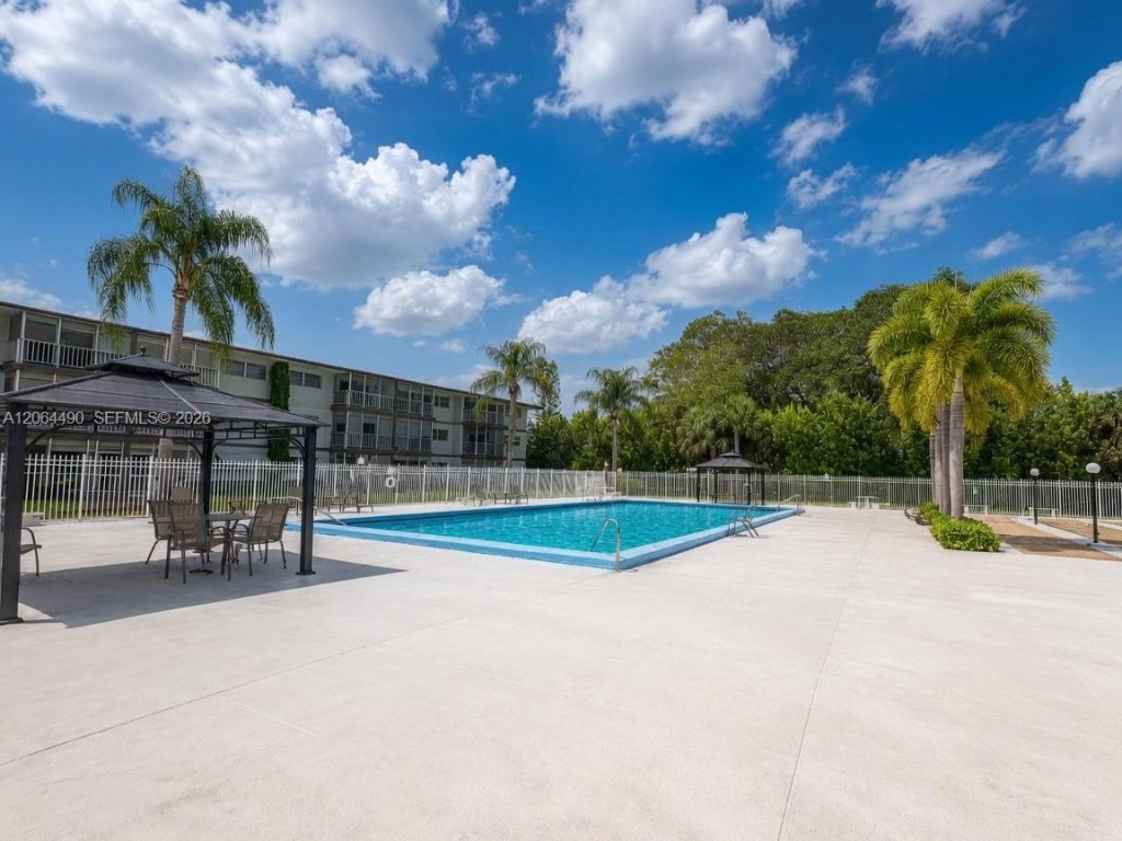 1201 Hillcrest Ct, Unit 205, Hollywood, FL 33021 Photo