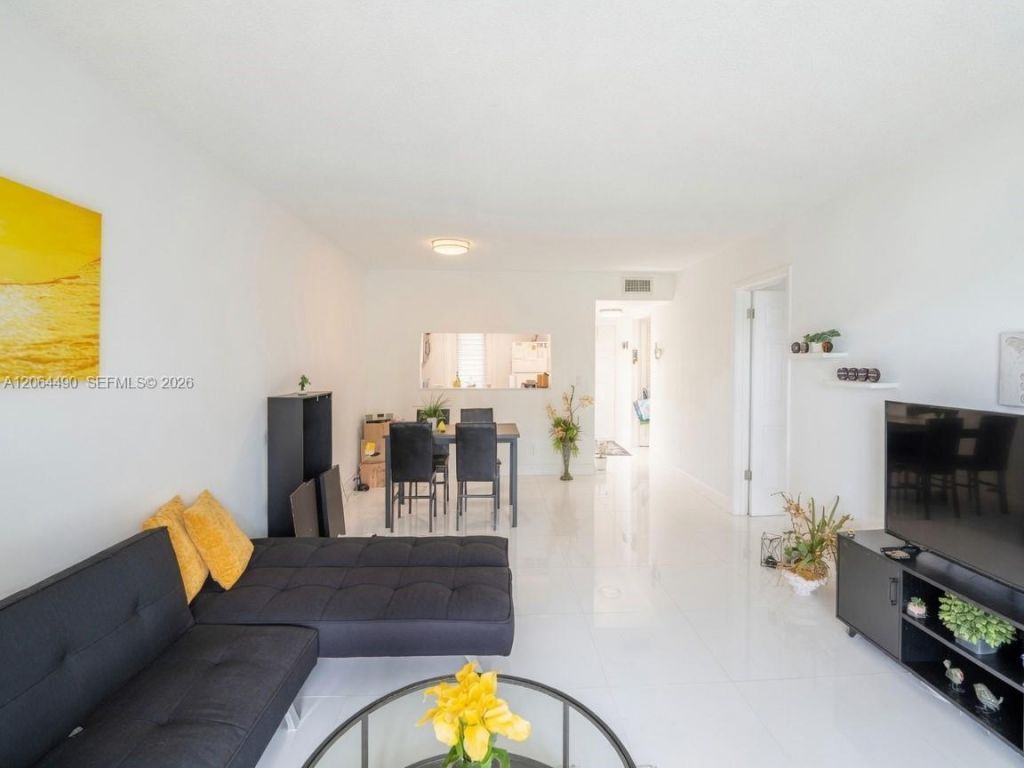 1201 Hillcrest Ct, Unit 205, Hollywood, FL 33021 Photo