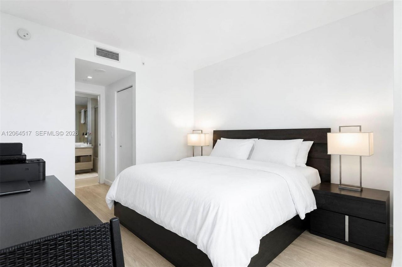 55 SW 9th St , Unit 1105, Miami, FL 33130 Photo