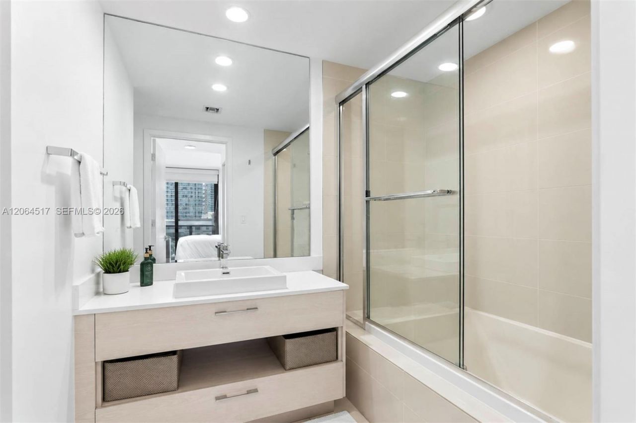 55 SW 9th St , Unit 1105, Miami, FL 33130 Photo