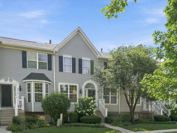 2014 Peterson Place , Unit 2014, Batavia, IL 60510
